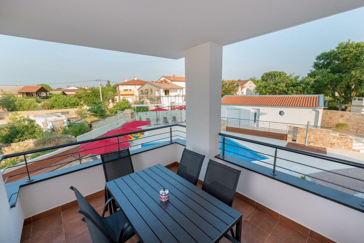 Villa Anja 2Nd Floor Peroj Exterior photo